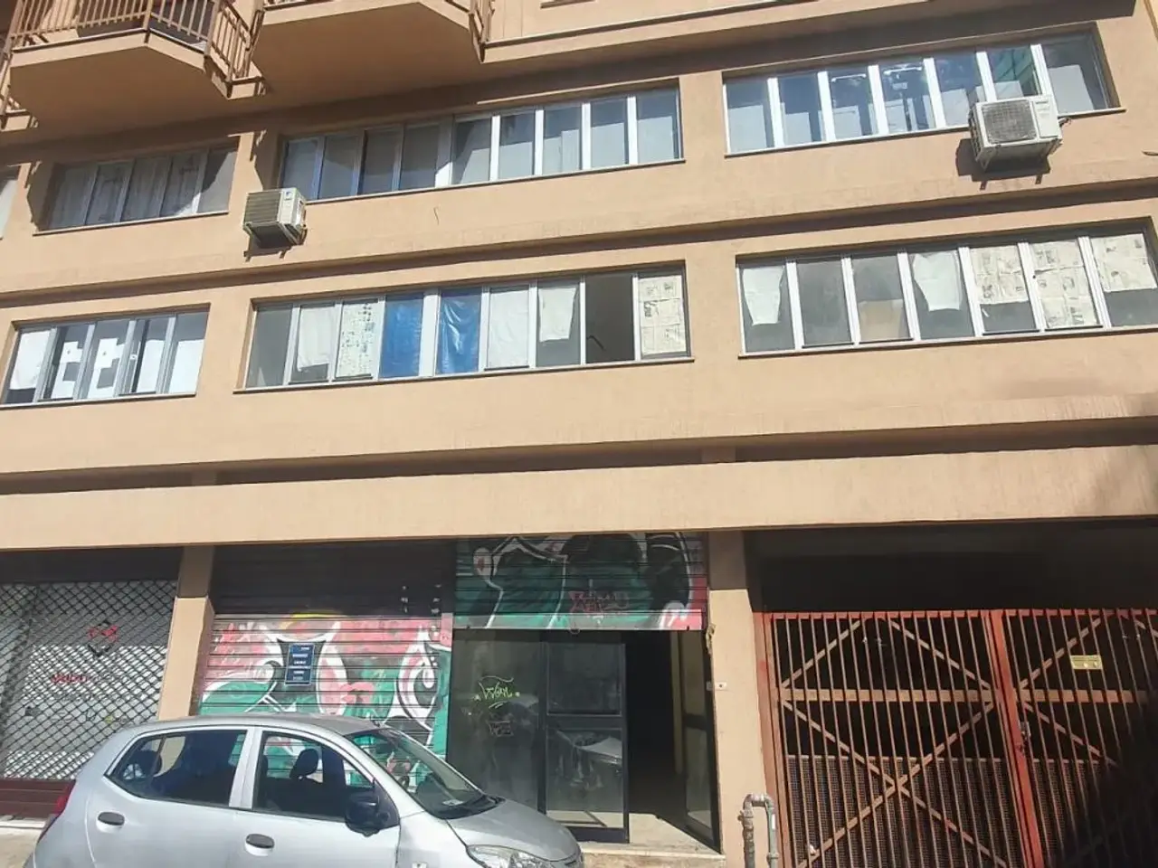 Negozio in Via Malaspina 21/23, Palermo, {3} - Foto 1