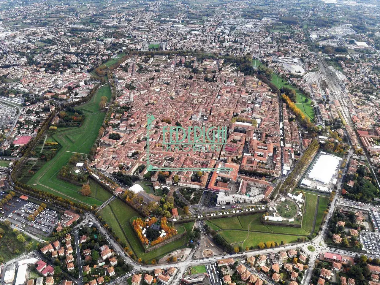 Locale commerciale in , Lucca, {3} - Foto 2