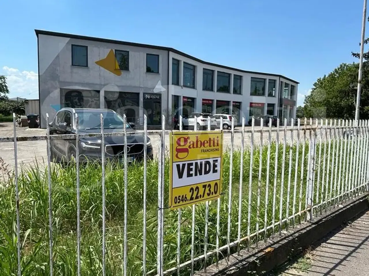 Negozio in Via Forlivese, Faenza, {3} - Foto 1