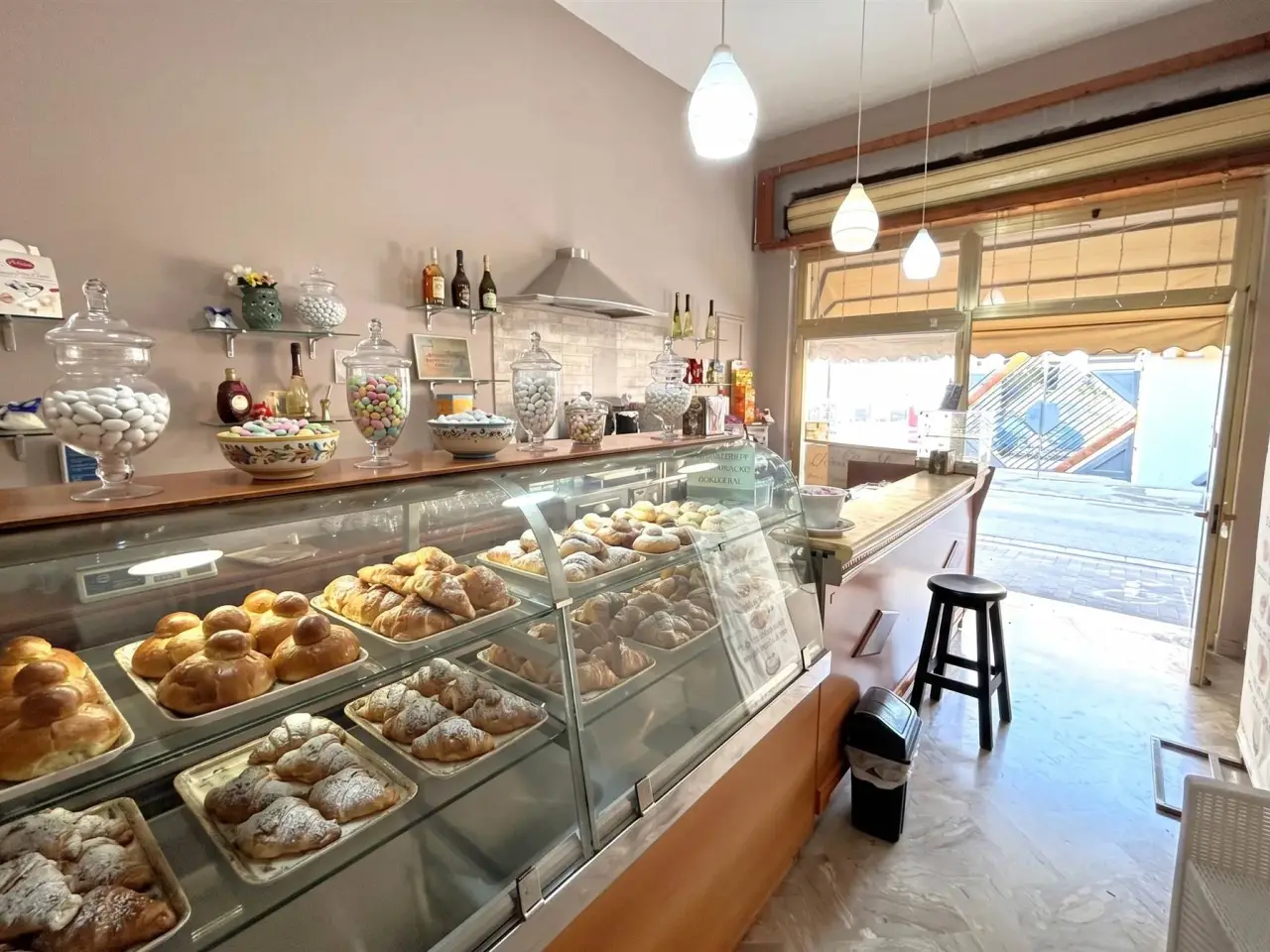 Pasticceria in Viale Regina Margherita, Mondragone, {3} - Foto 2