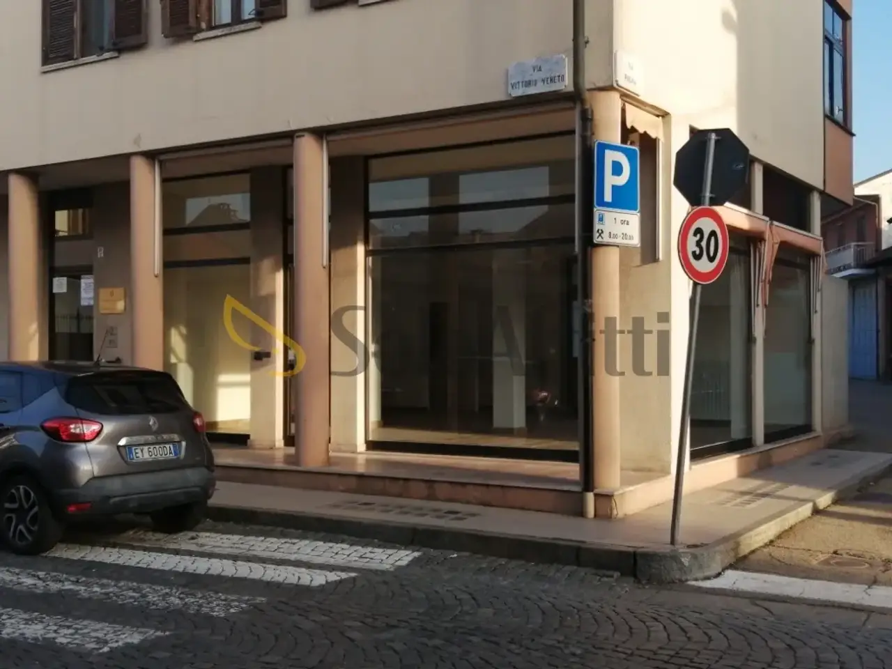 Negozio in Via Vittorio Veneto 21c, Riva Presso Chieri, {3} - Foto 1