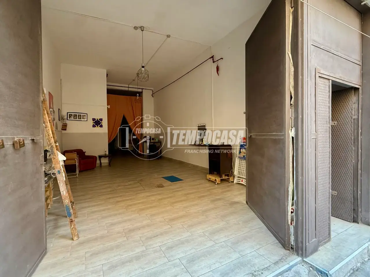 Negozio in Via Generale Girolamo Calà Ulloa 4, Napoli, {3} - Foto 1