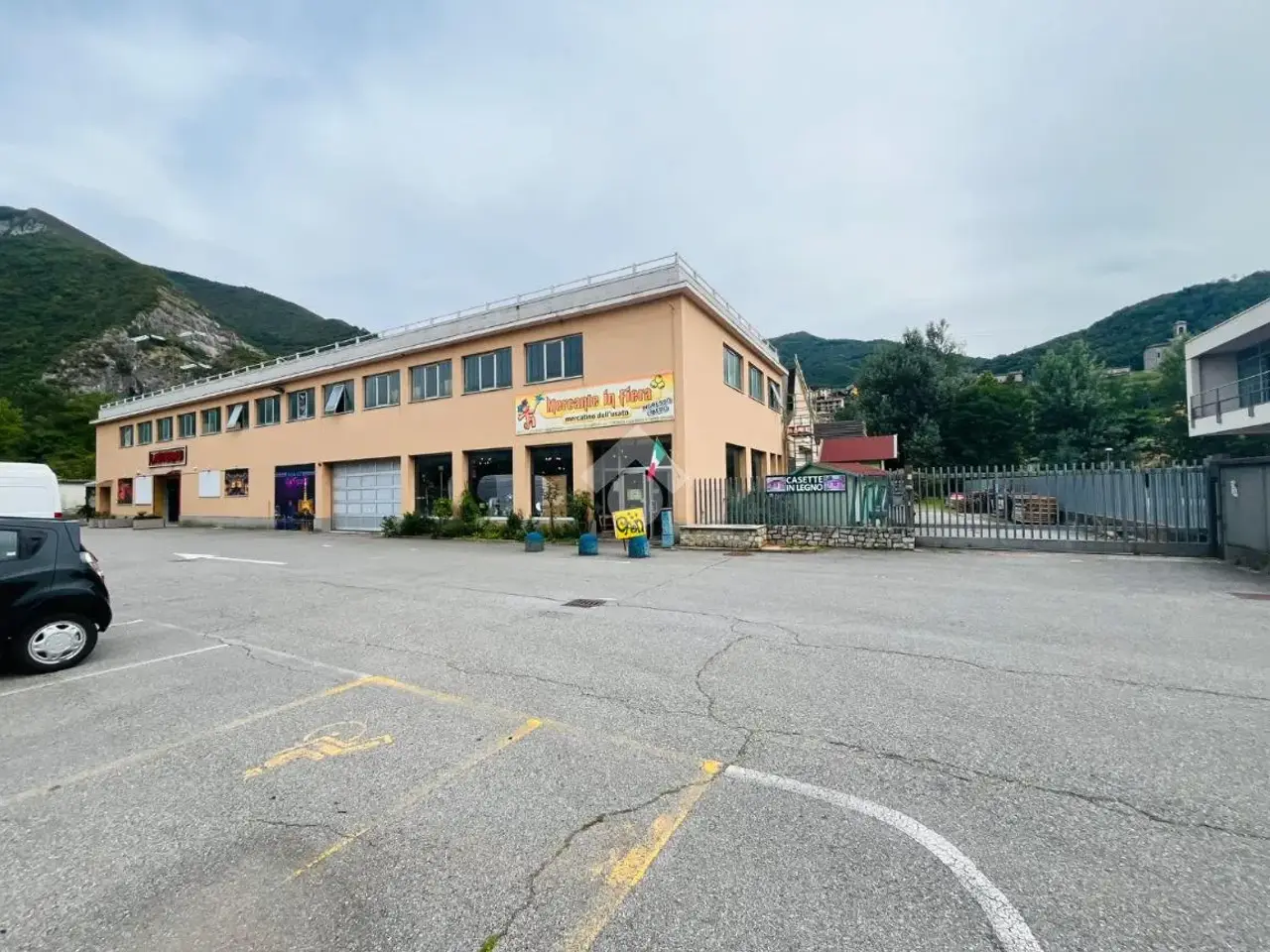 Palazzina commerciale in Via Nazionale 18, Vigano San Martino, {3} - Foto 2