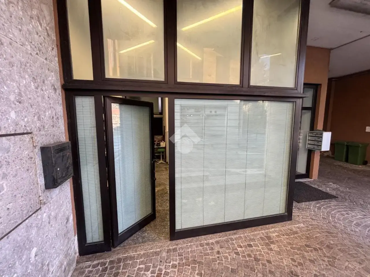 Negozio in Via Rivolta 4, Lecco, {3} - Foto 1
