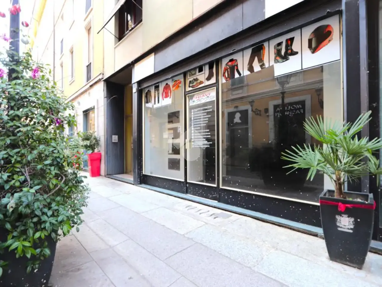 Negozio in Via Carlo Caniggia 17, Alessandria, {3} - Foto 1