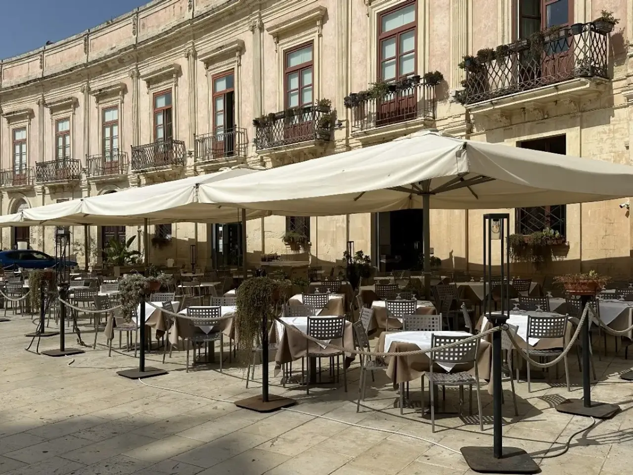 Esercizio commerciale in Piazza Duomo, Siracusa, {3} - Foto 1