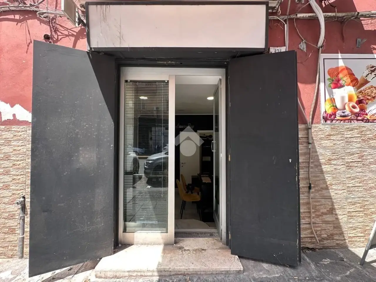 Negozio in Via Calata Capodichino 103, Napoli, {3} - Foto 2