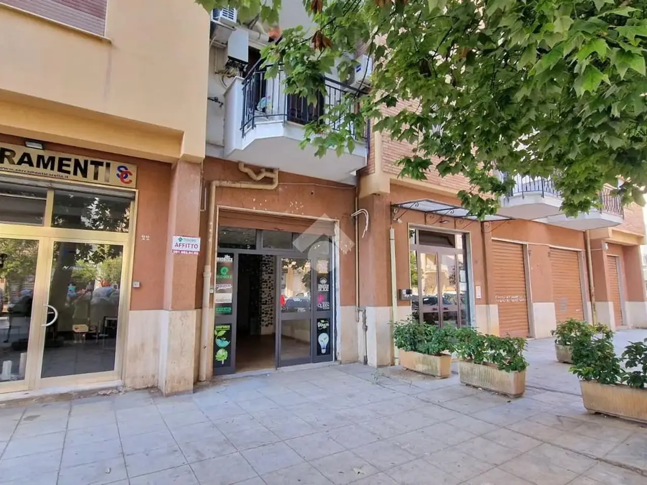 Negozio in Via Francesco La Colla 24, Palermo, {3} - Foto 1