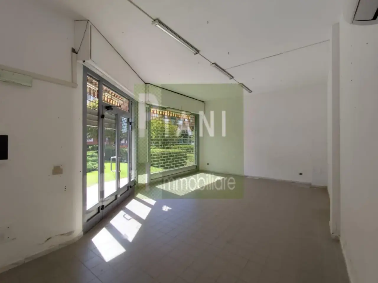 Locale commerciale in , Livorno, {3} - Foto 2