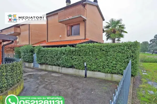 Villa in Strada Corte Biondi 54, Parma - Foto 1