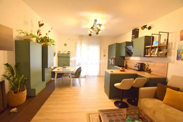 2-room flat in Via Guglielmo Marconi, Paese - Photo 1