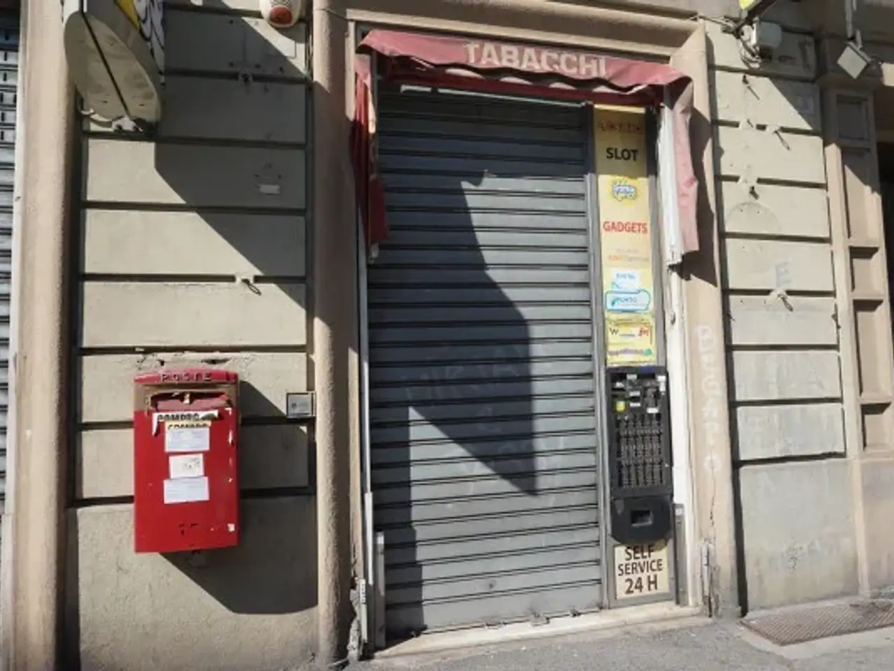 Negozio in Via San Bartolomeo del Fossato 4r, Genova, {3} - Foto 1