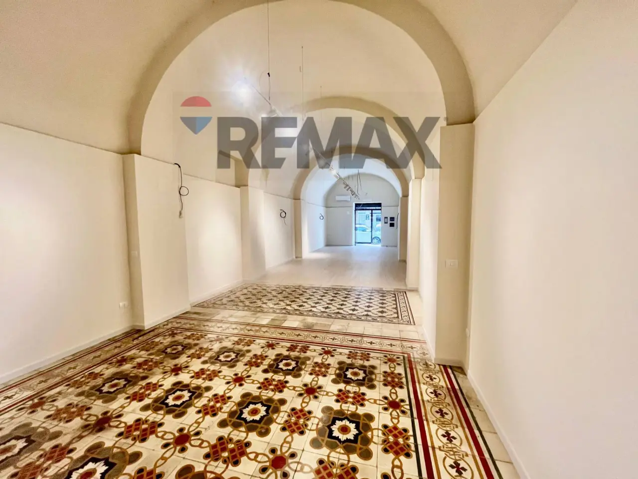 Negozio in Via Principe Amedeo 177, Bari, {3} - Foto 2