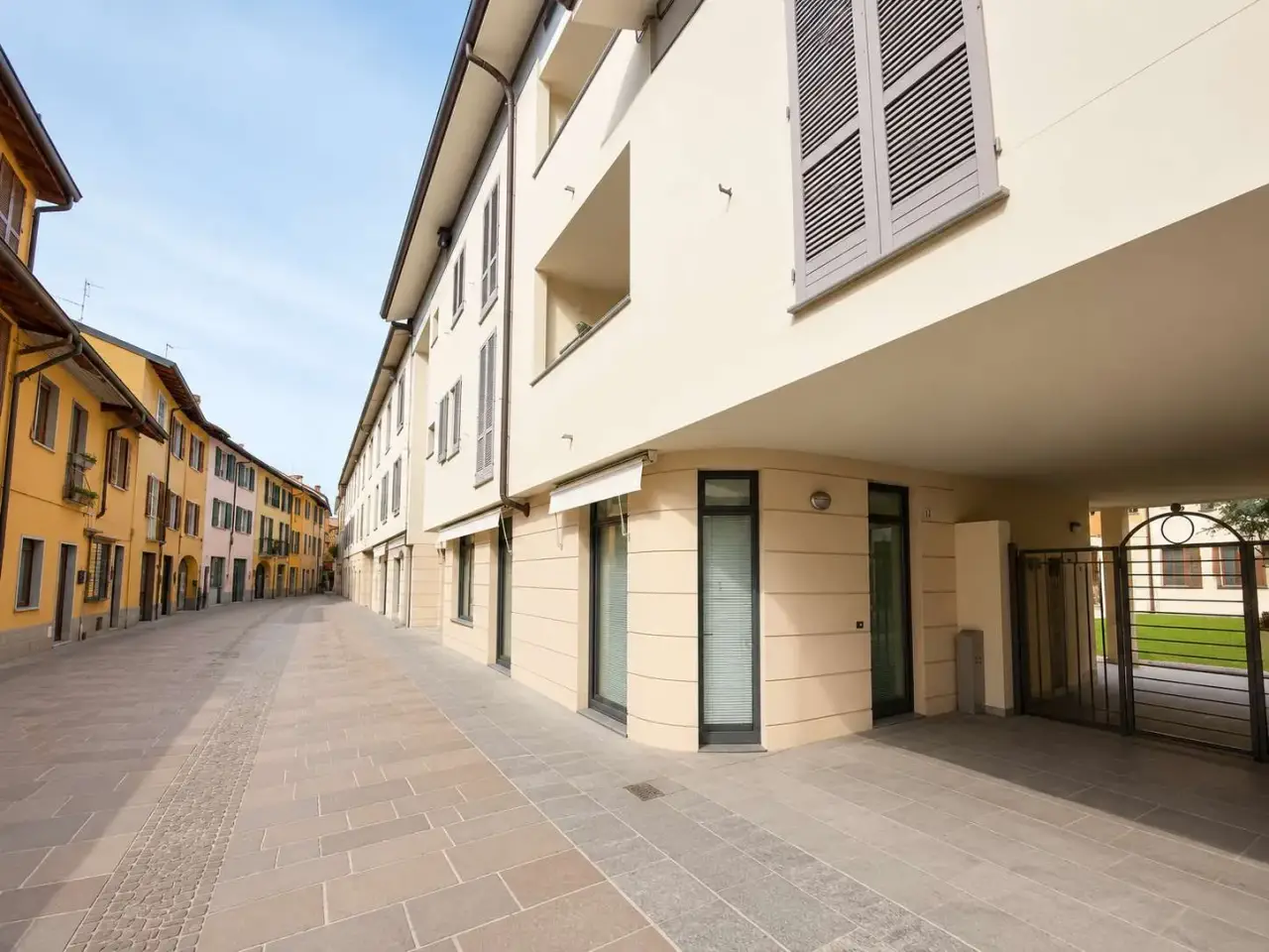 Negozio in Via Bourdillon 18, Cernusco Sul Naviglio, {3} - Foto 1