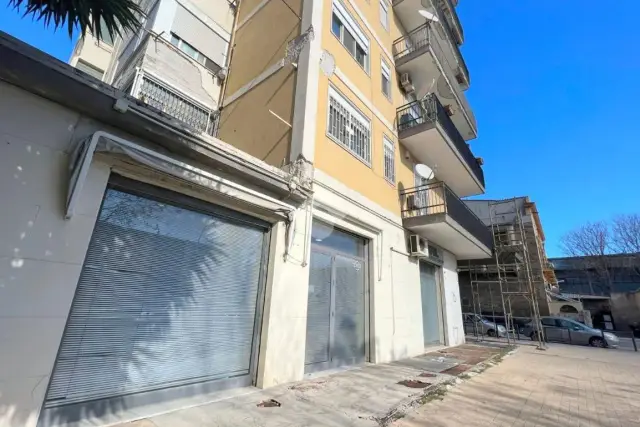 Geschäft in Via Anwar Sadat 130, Palermo - Foto 1