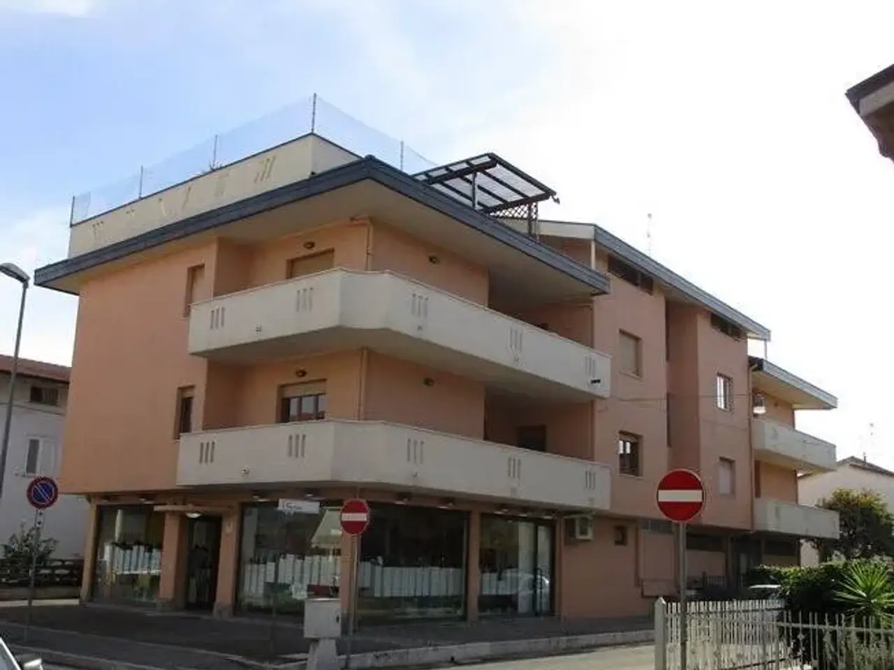 Negozio in Via Lepanto 12, Giulianova, {3} - Foto 1