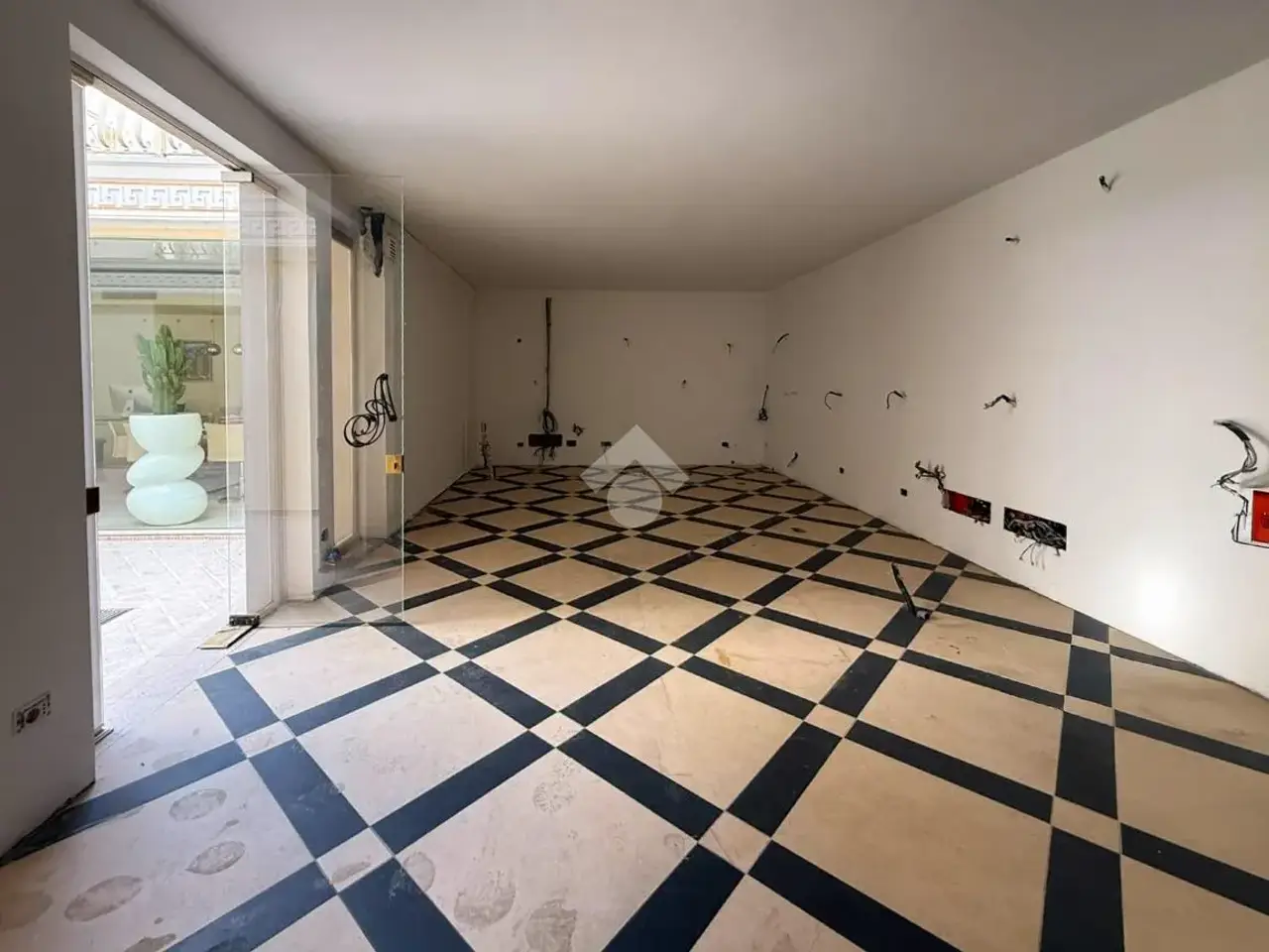 Negozio in Piazza Giacomo Matteotti 25, Desenzano Del Garda, {3} - Foto 2