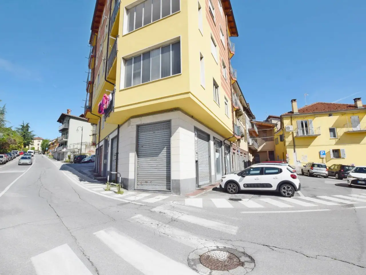 Esercizio commerciale in Piazza Francesco Perotti 1, Mondovi', {3} - Foto 2