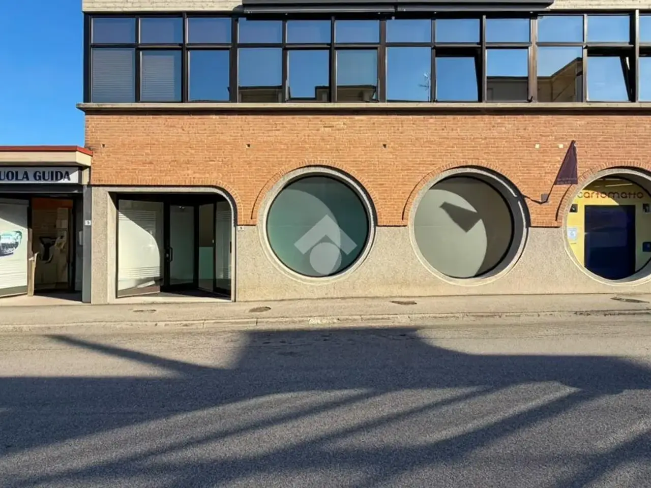 Negozio in Via Alcide De Gasperi 5, Desenzano Del Garda, {3} - Foto 1