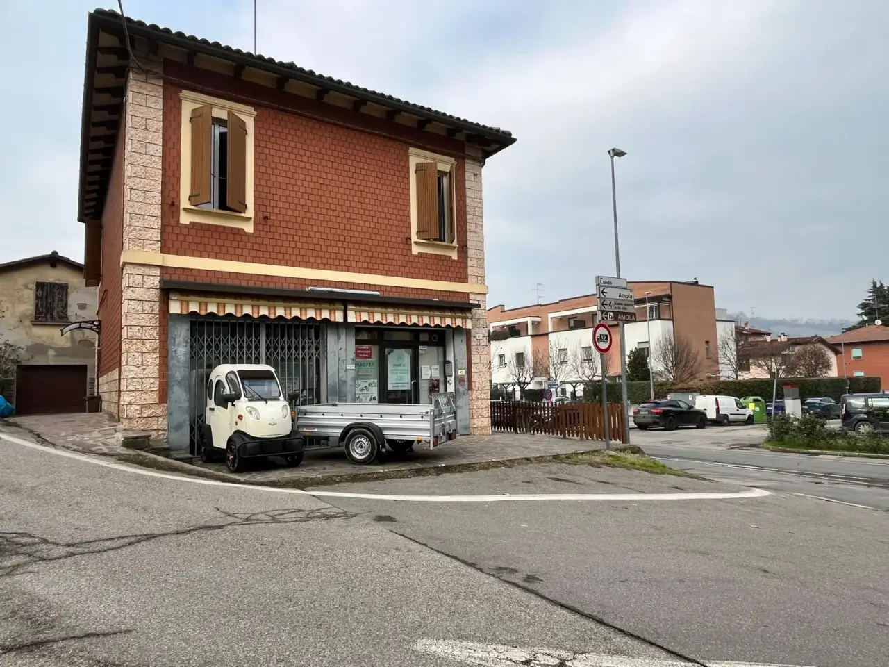 Negozio in Piazza della Repubblica 9/C, Monte San Pietro, {3} - Foto 1