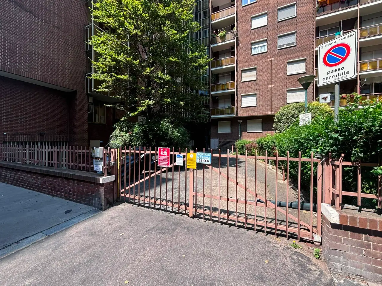Parcheggio chiuso in Via Albenga 22, Torino, {3} - Foto 1