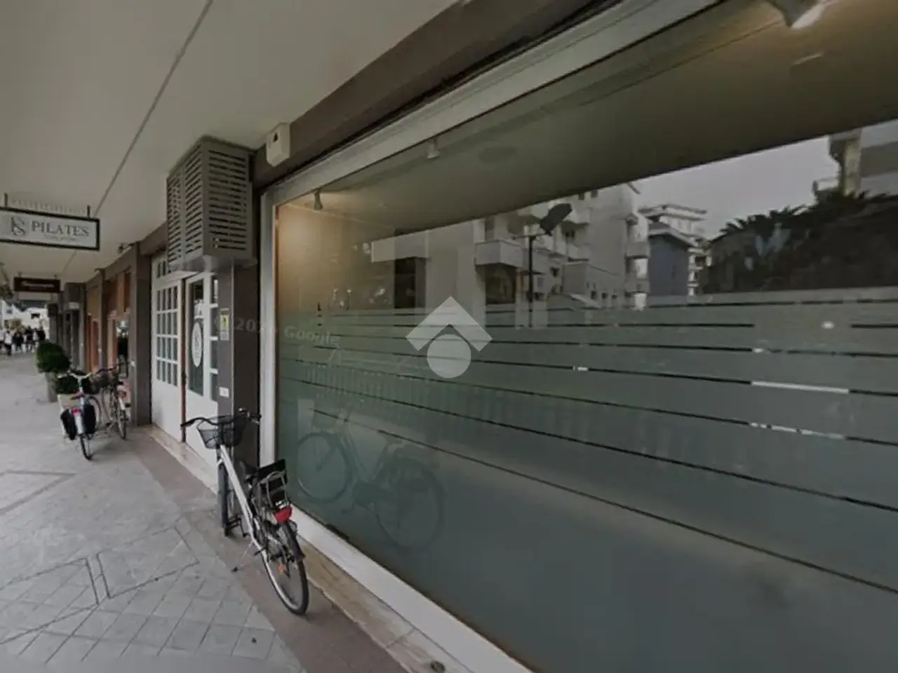 Negozio in Viale Amerigo Vespucci 29, Rimini, {3} - Foto 2