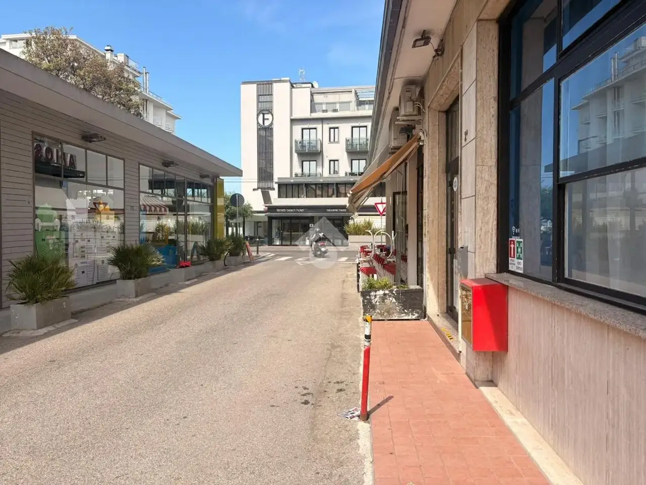Negozio in Viale Ludovico Ariosto 2, Rimini, {3} - Foto 2