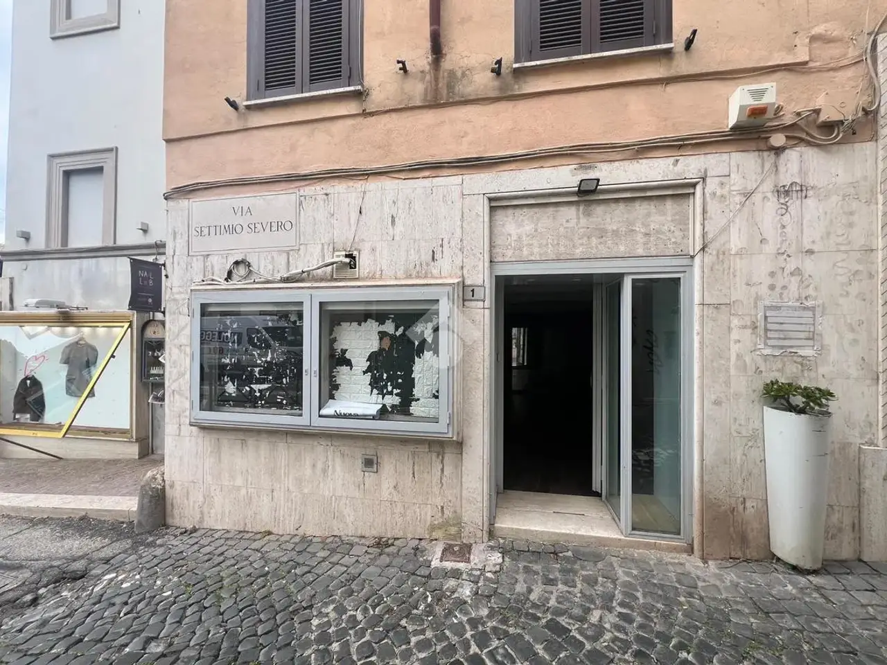 Negozio in Via Settimio Severo 1, Albano Laziale, {3} - Foto 1