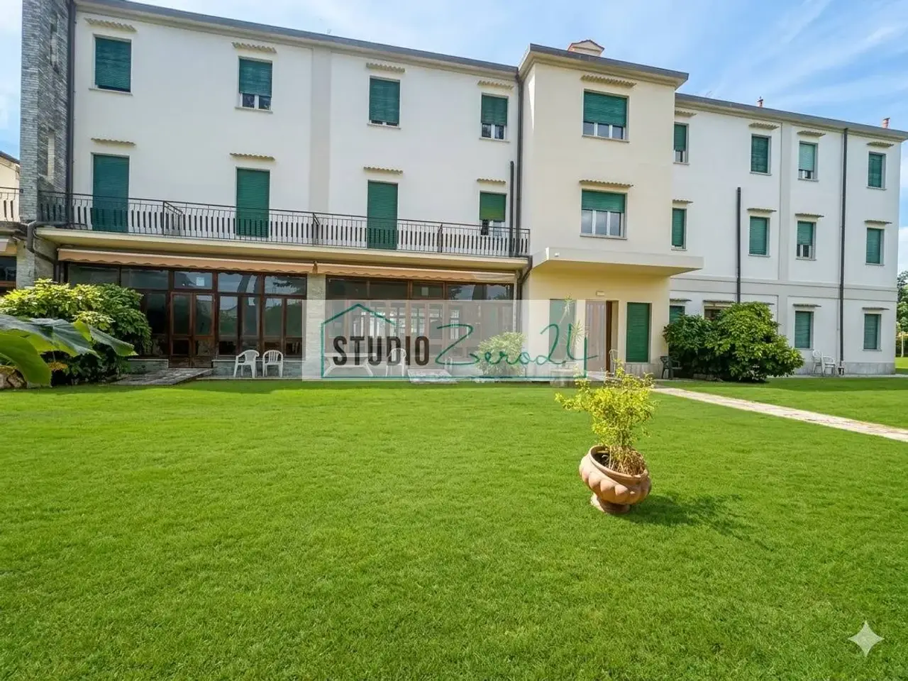 Esercizio commerciale in , Massa, {3} - Foto 1