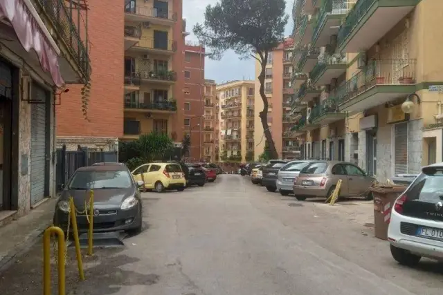 Magazzino in Via San Giacomo dei Capri 65, Napoli - Foto 1