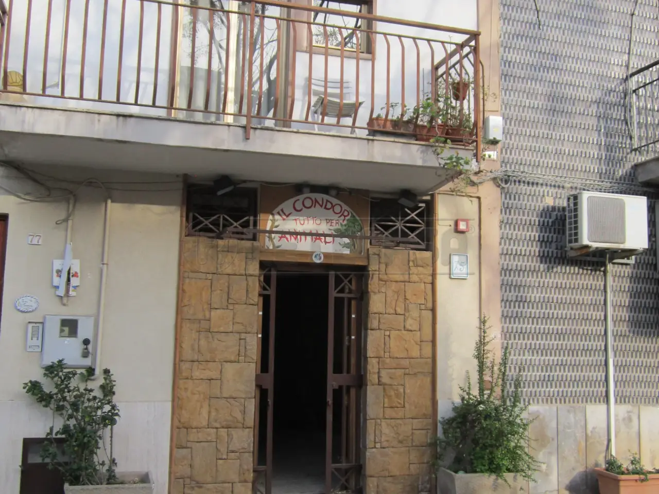 Palazzina commerciale in Via Carbone 75, Palermo, {3} - Foto 1