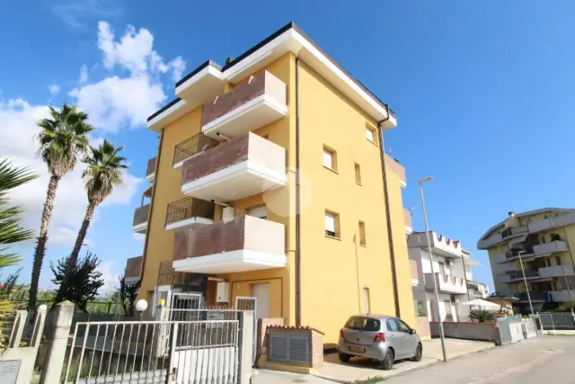 3-room flat in Via F. Baracca 7, Alba Adriatica - Photo 1