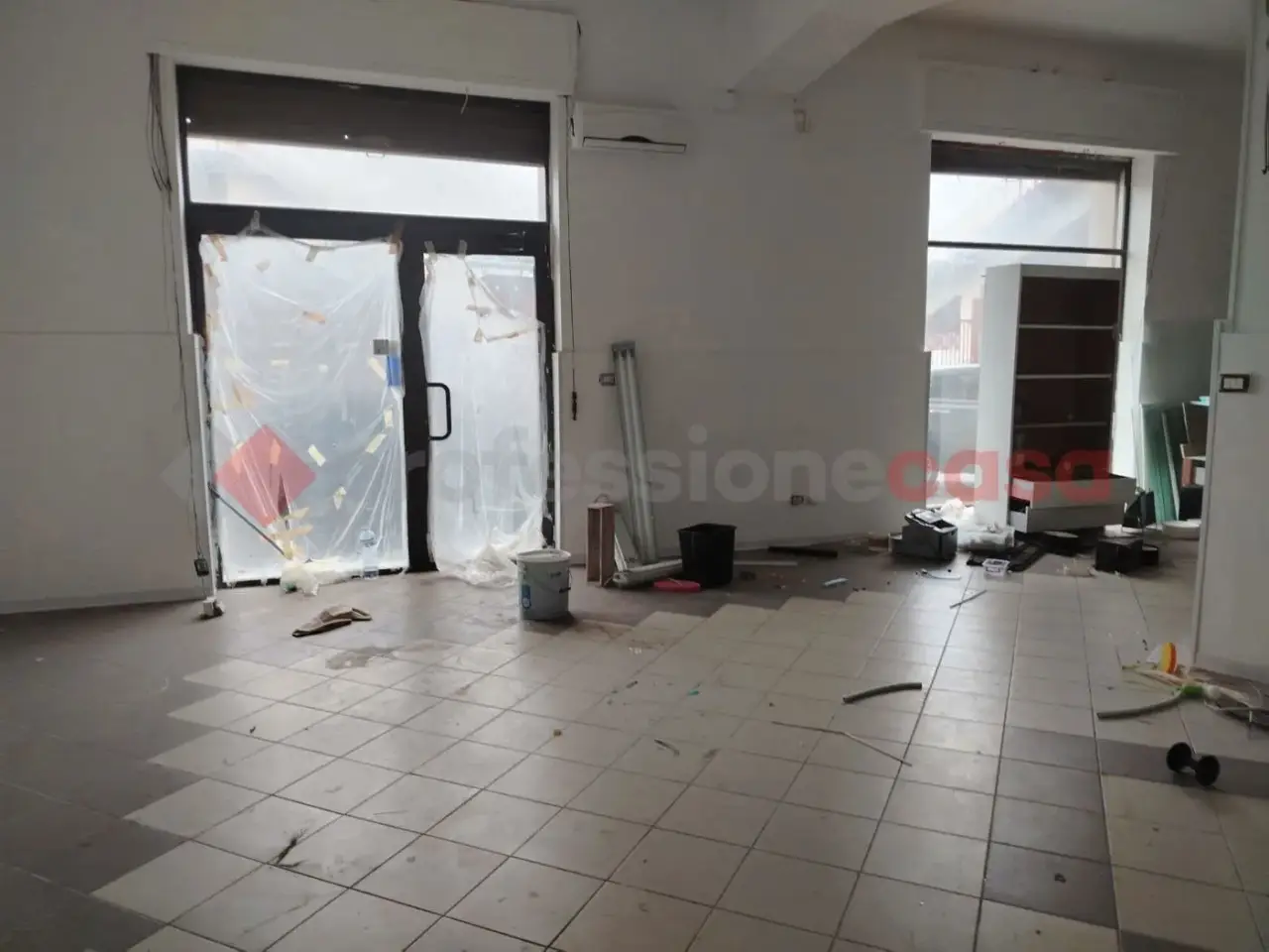 Negozio in Via Italo Alaimo (Adiacente Stadio) 35, Reggio di Calabria, {3} - Foto 1