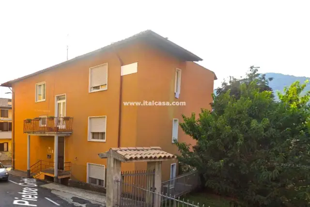 4-room flat in Via Pietro Gritti, Nembro - Photo 1