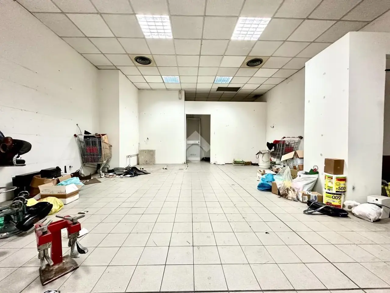 Negozio in Via Tommaso Campanella 5, Tortona, {3} - Foto 1