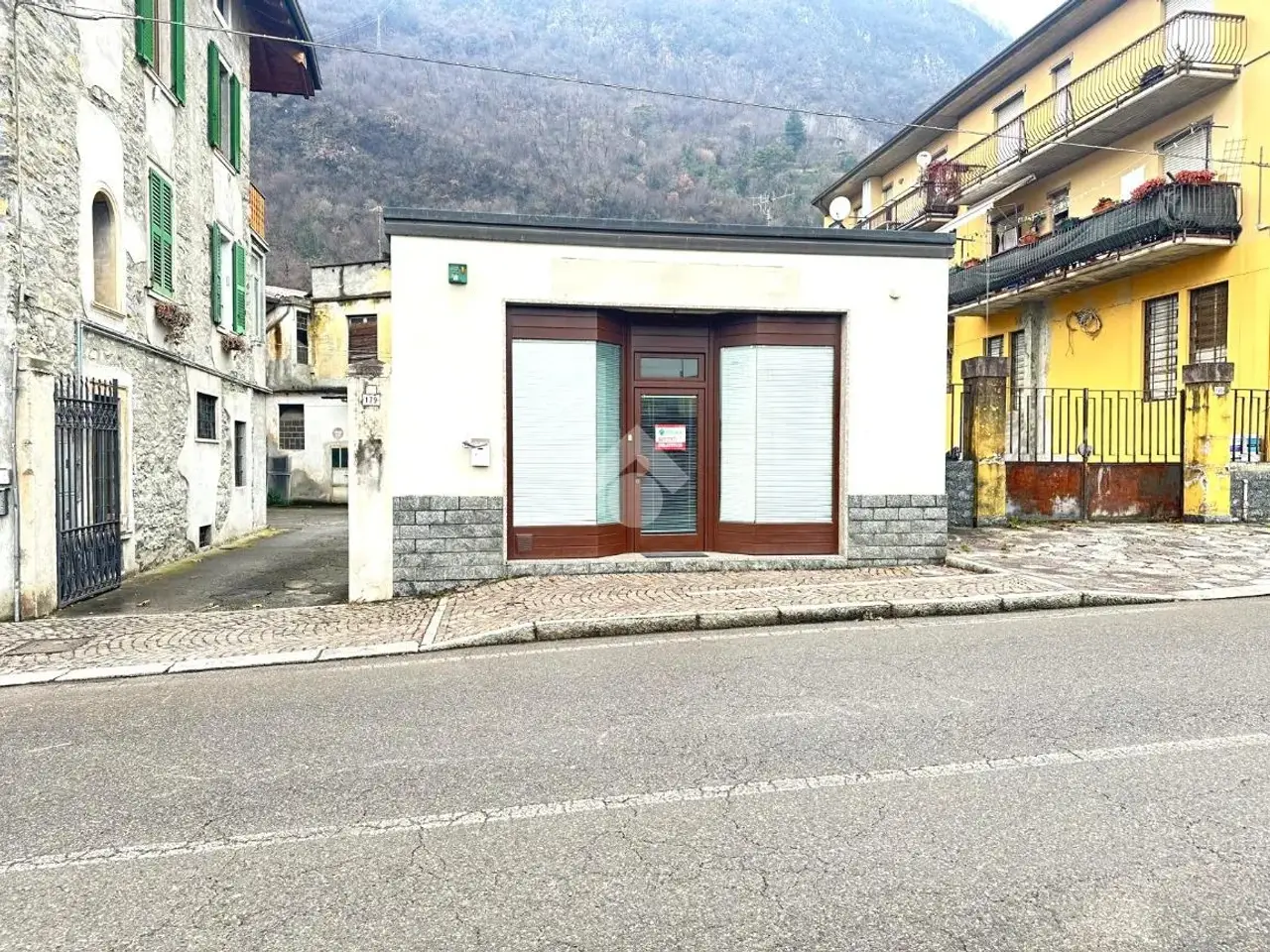 Negozio in Via Vittorio Veneto 183, Piancogno, {3} - Foto 1