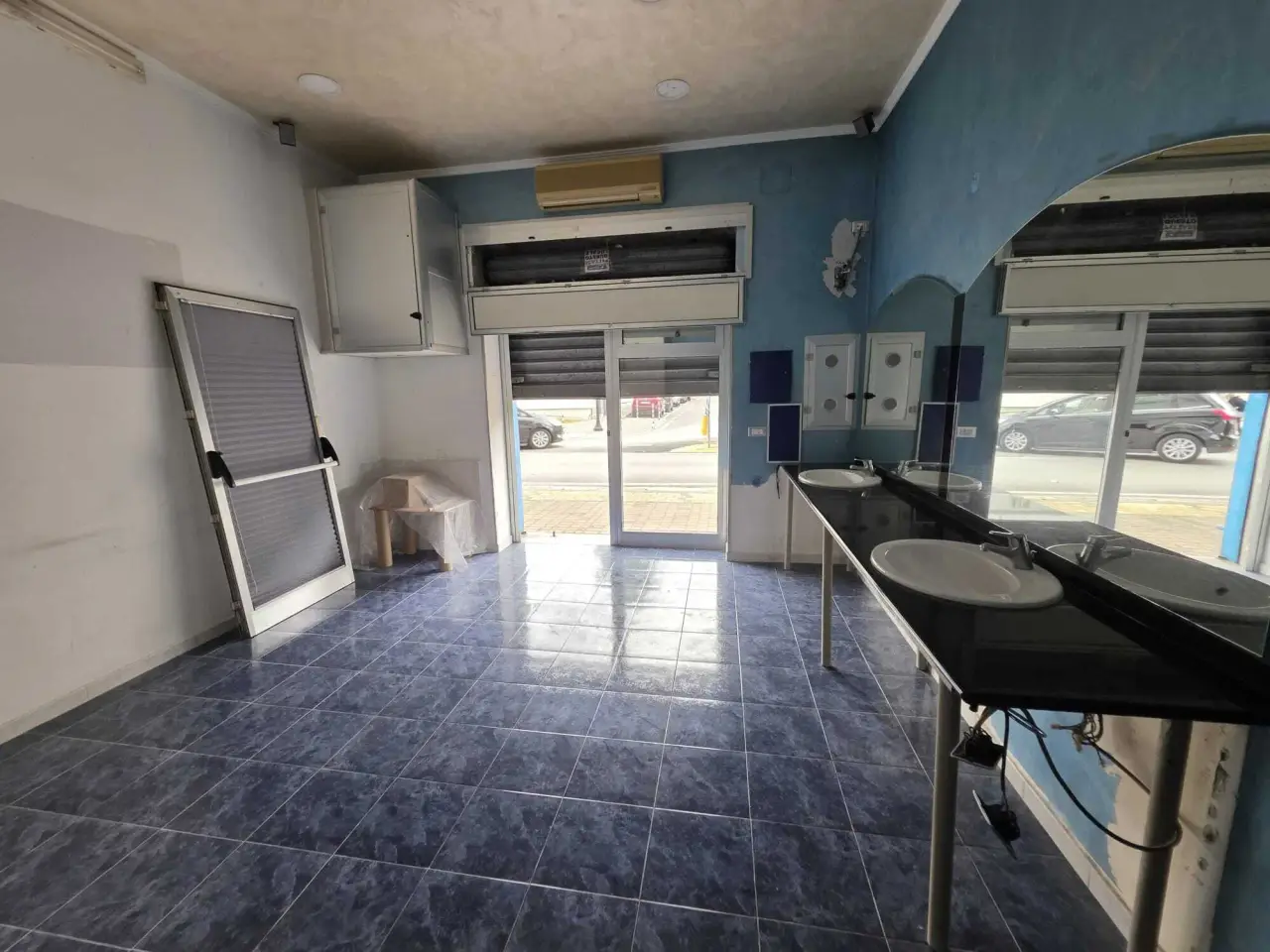 Negozio in Via Mario Antonio Alfani, Pontecagnano Faiano, {3} - Foto 2