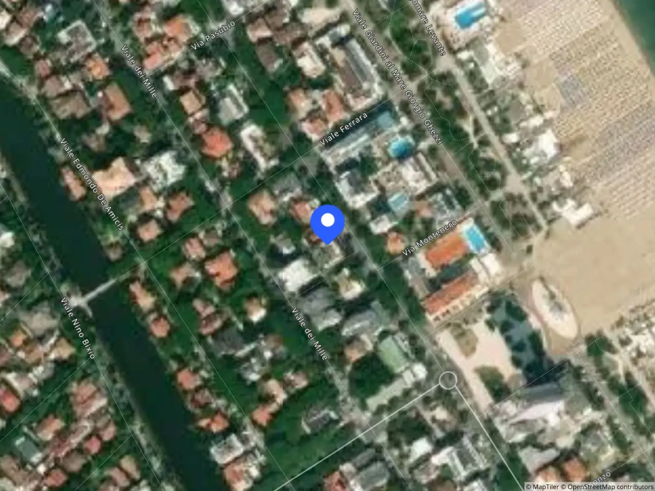 Fabbricato misto in Viale G. Carducci, 82, 47042 Cesenatico Fc, Italia 82, Cesenatico, {3} - Foto 1