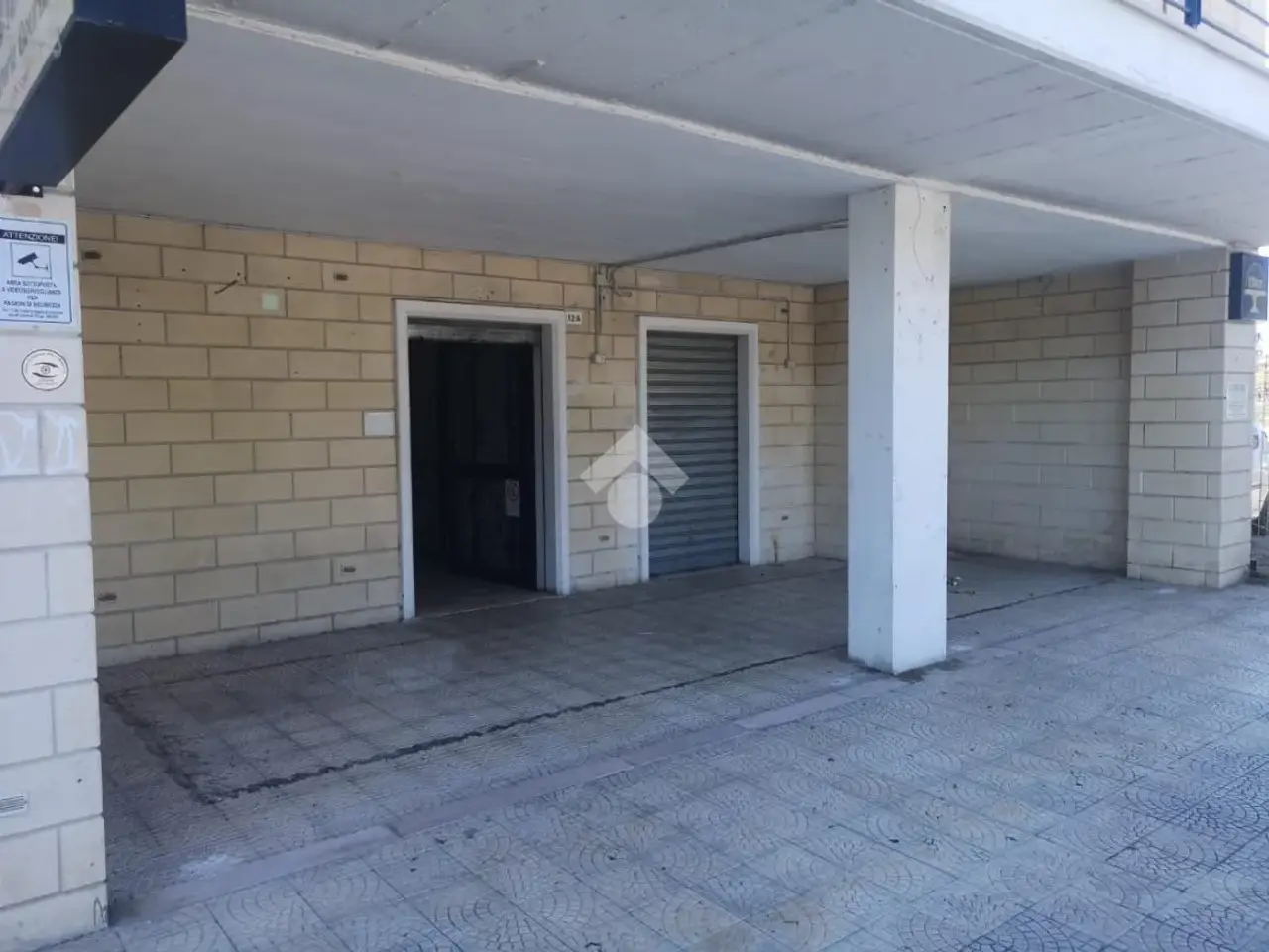 Negozio in Viale Ignazio d'Addedda 14, Foggia, {3} - Foto 2