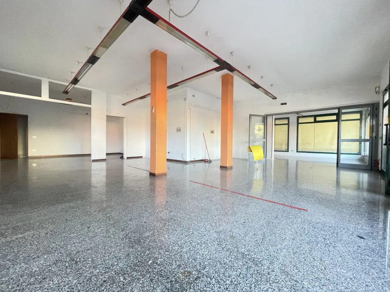 Negozio in Via Asseggiano, Venezia, {3} - Foto 1