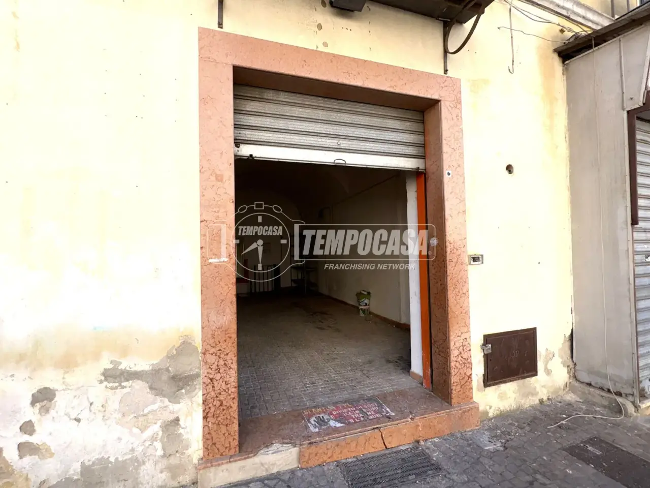 Negozio in Piazza Pericle Felici, Foggia, {3} - Foto 2