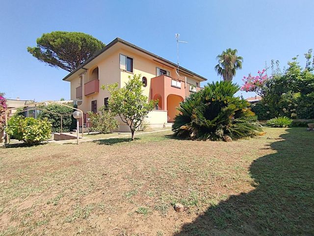 Terraced house in Via dei Platani 063, Anzio - Photo 1