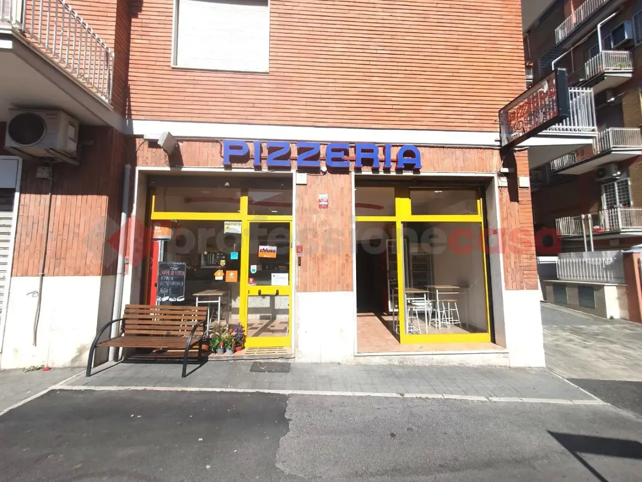 Esercizio commerciale in Via Carlo Piancastelli 7c, Roma, {3} - Foto 1