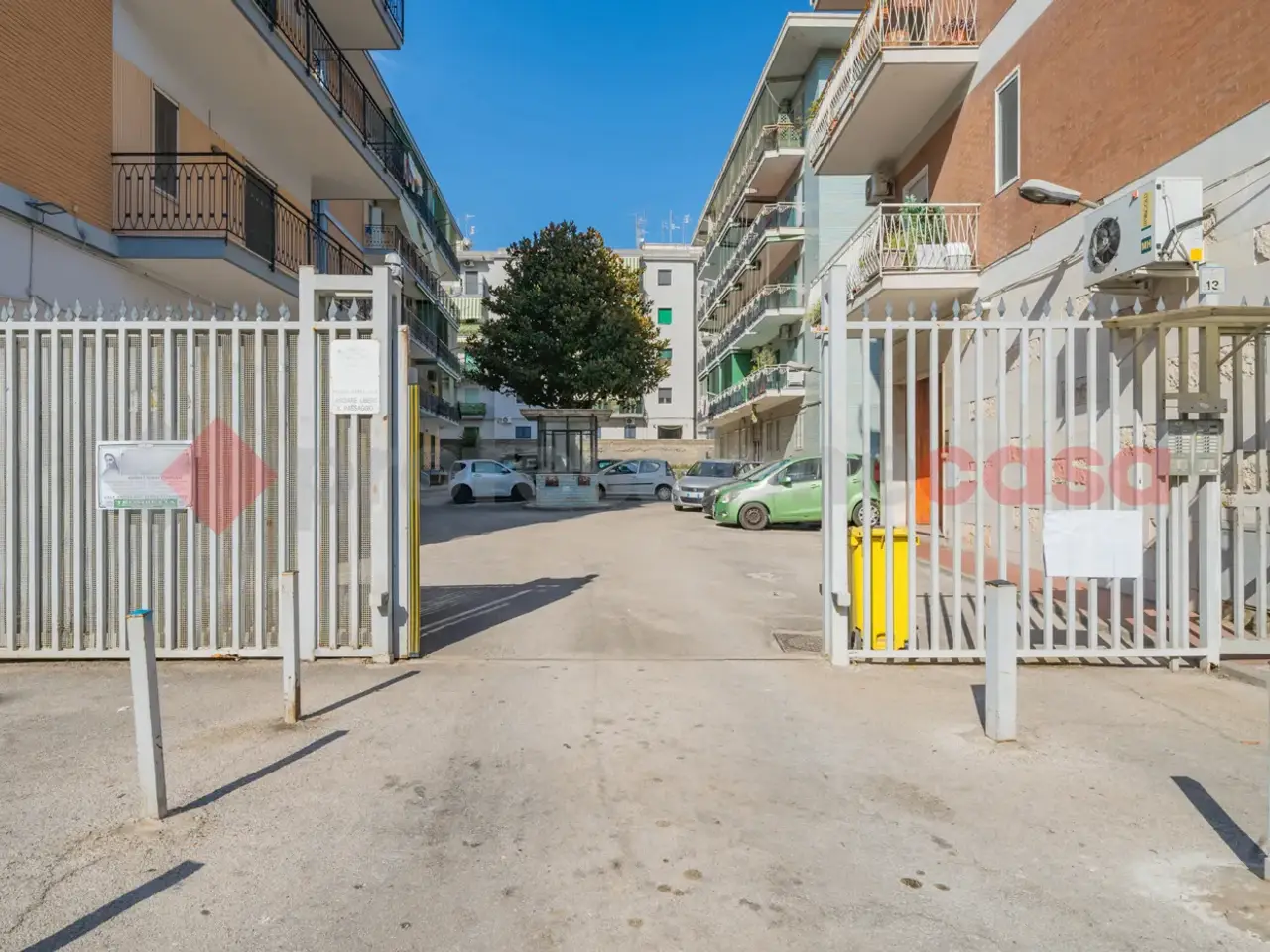 Magazzino in Via Martiri della Libertà  17, San Giorgio A Cremano, {3} - Foto 2