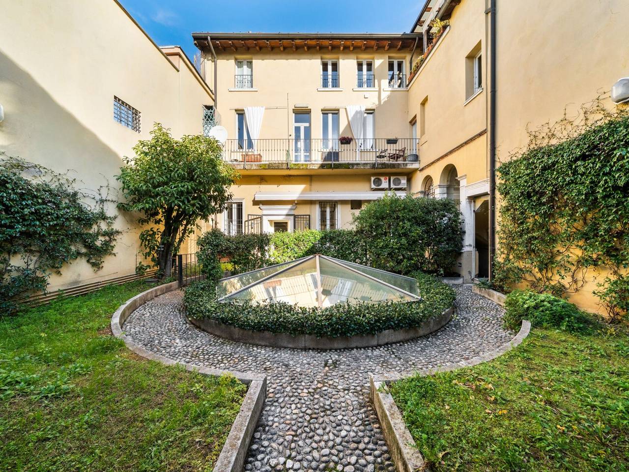 appartamento in vendita a Brescia in zona Centro Storico