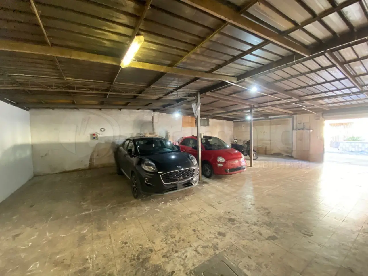 Parcheggio chiuso in , Giugliano In Campania, {3} - Foto 2