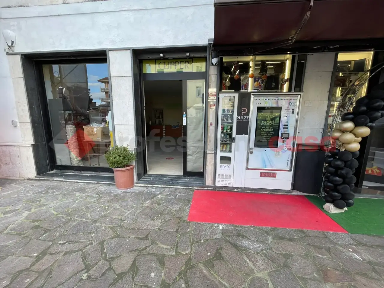 Esercizio commerciale in Via Appia 435, Minturno, {3} - Foto 1