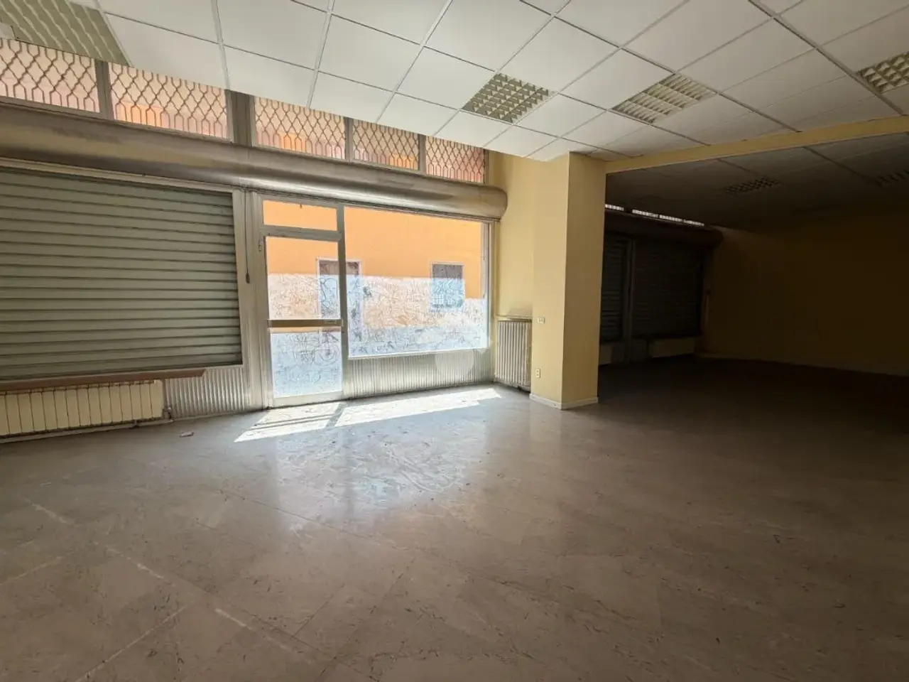 Negozio in Via G. B. Moroni, Gorlago, {3} - Foto 1