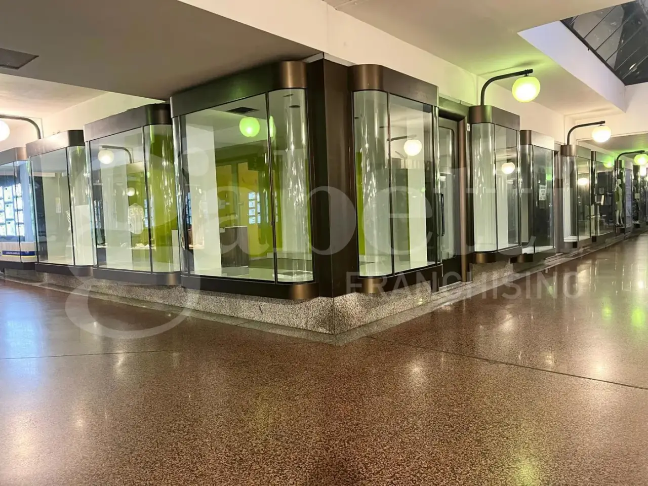 Negozio in Via F.Lli Cairoli Snc, Lecco, {3} - Foto 1