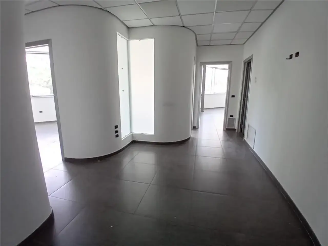Ufficio in Via Nuova Poggioreale 11, Napoli, {3} - Foto 1